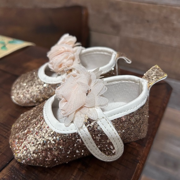 EUC (5 pair) Baby Girls Slip-on Shoes Size 1 & (2 pair) Socks - Picture 6 of 13